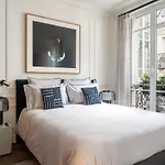 The Very Central Location Allows You To Go Everywhere In Paris In 30 Minutes
