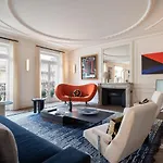 The Very Central Location Allows You To Go Everywhere In Paris In 30 Minutes